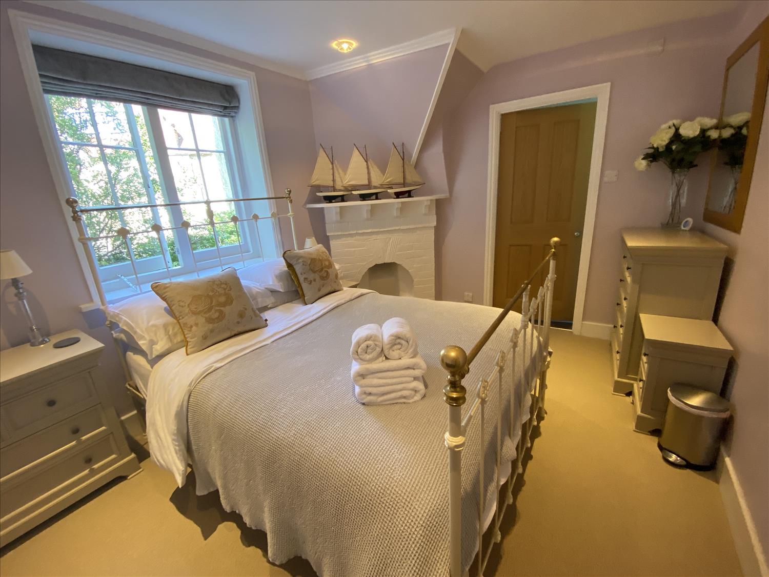 Isle of Wight cottage holiday with double bed and en-suite bathrooms