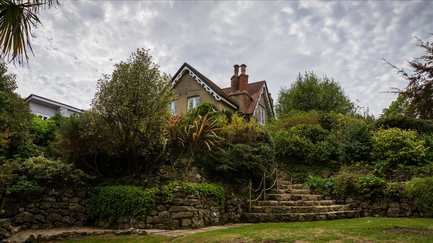 View of the walled gardens at Haviland Cottage holiday Isle of Wight in Bonchurch and Ventnor