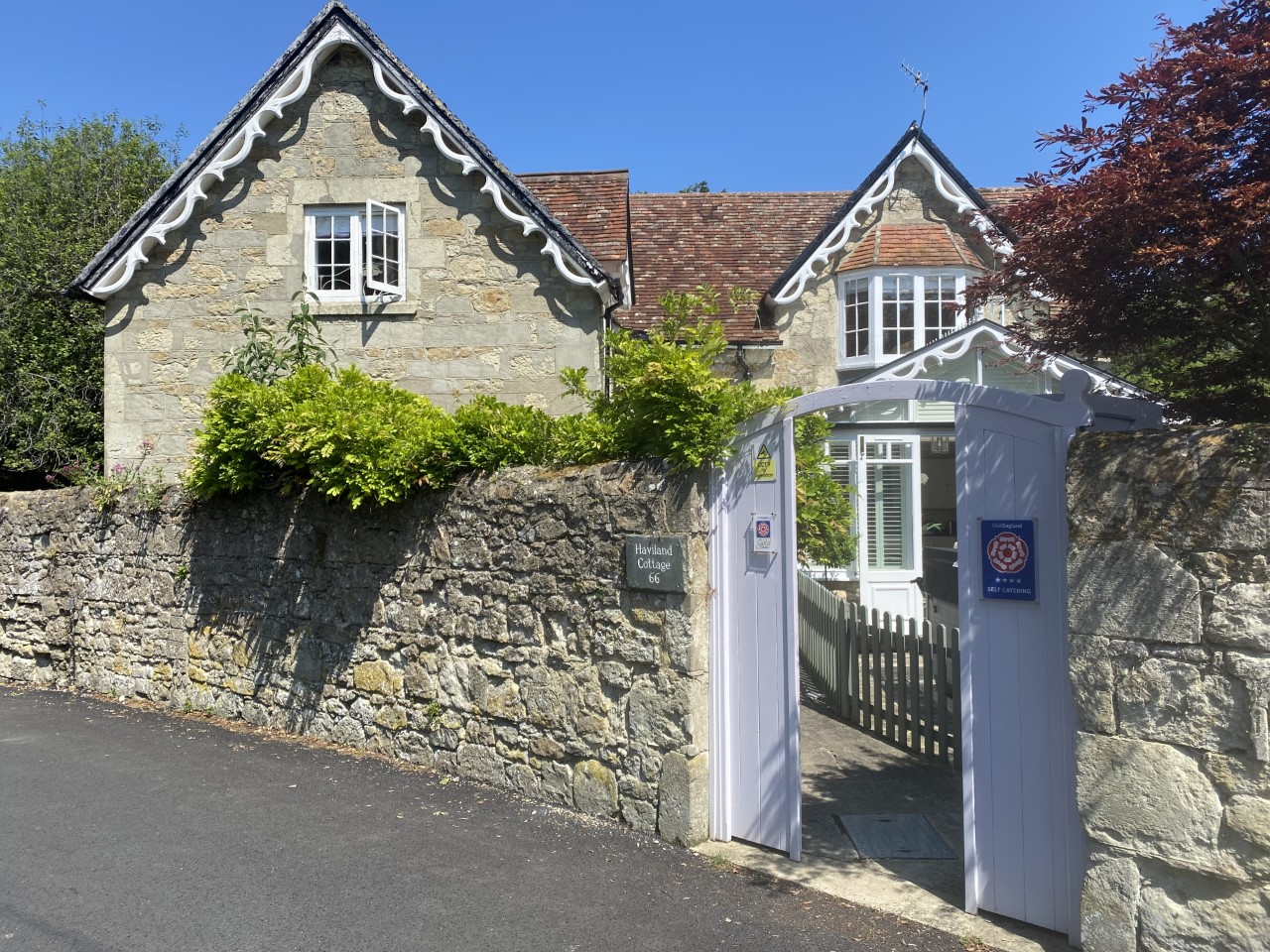 Welcome to Haviland Cottage on the Isle of Wight, located near Ventnor in Bonchurch village